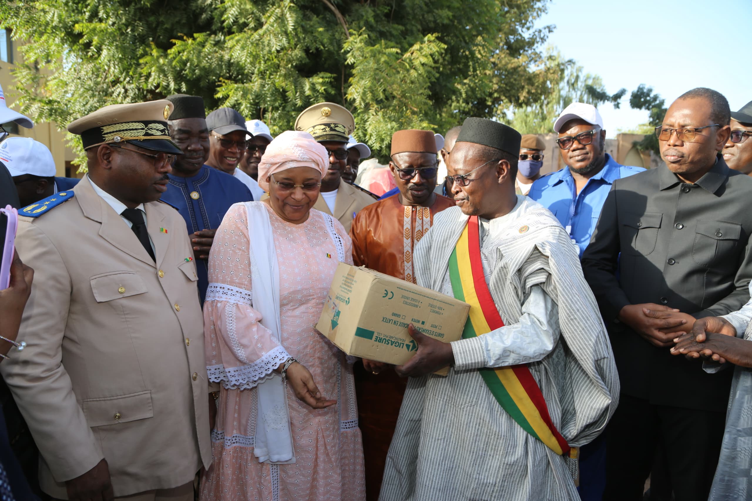 Souveraineté retrouvée : Le médecin Colonel Assa Badiallo TOURÉ à Ségou pour hisser haut le drapeau de la souveraineté sanitaire illustré par un don important d’équipements et de médicaments. 