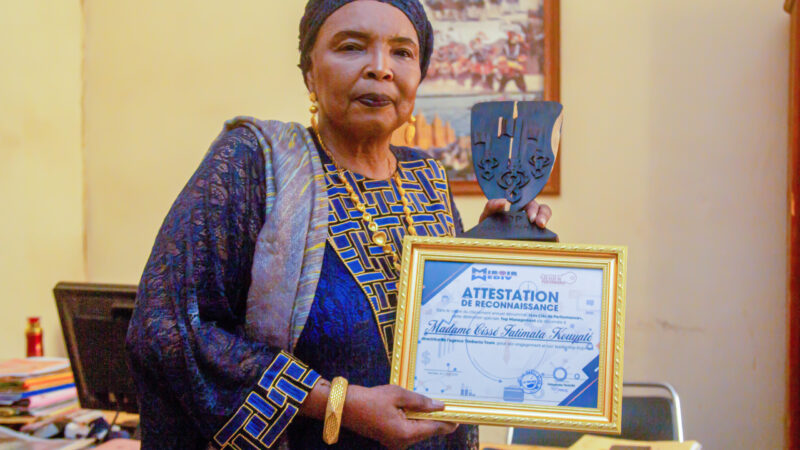 DISTINCTION     Mme Cissé Fatoumata Kouyaté honorée du trophée TOP MANAGEMENT 