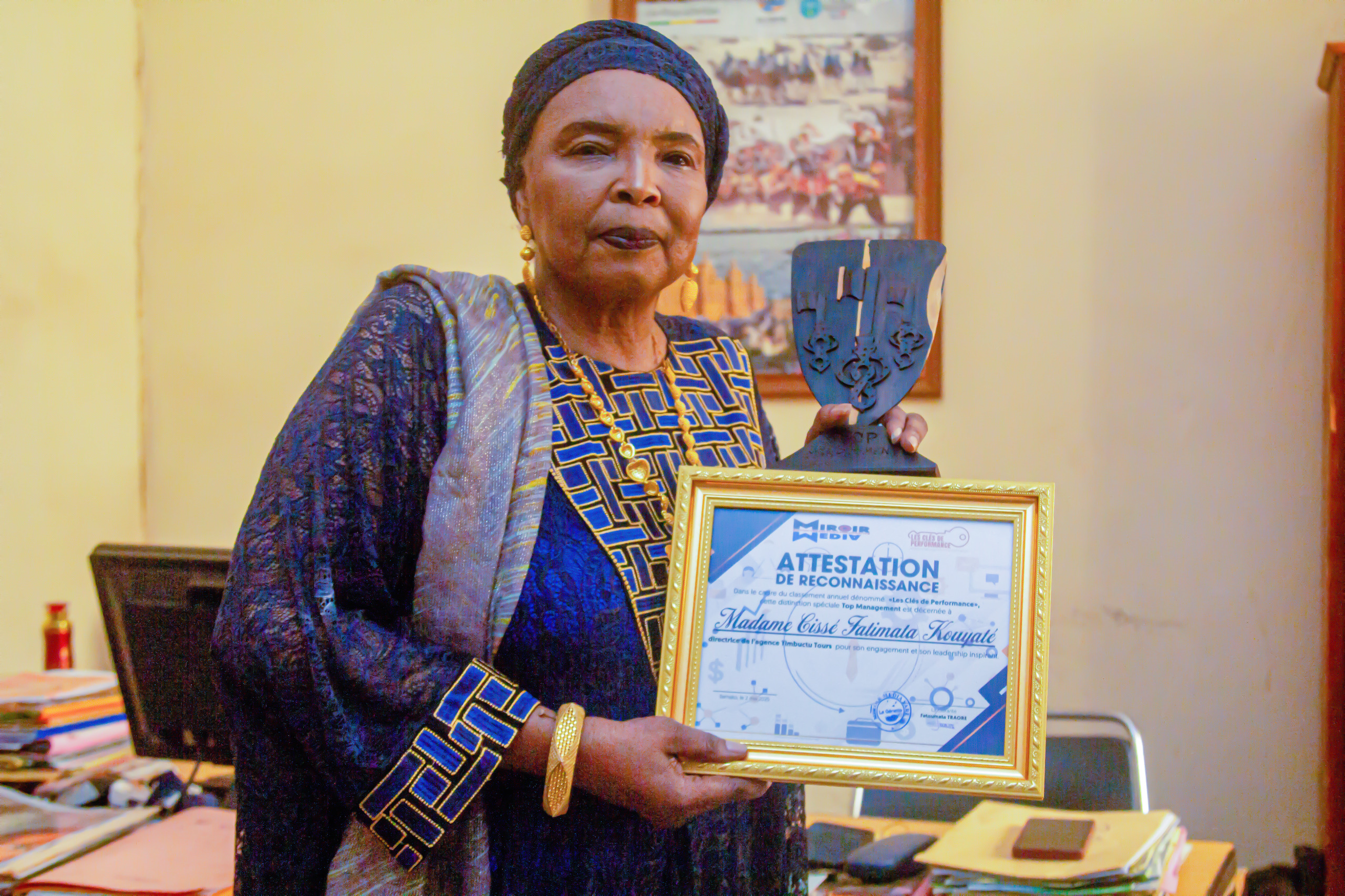 DISTINCTION : Mme Cissé Fatimata Kouyaté honorée du trophée TOP MANAGEMENT