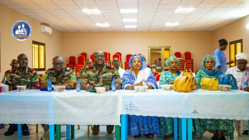 RAMU et lutte contre la fraude : les femmes de la CANAM sensibilisent les médecins-militaires à Kati